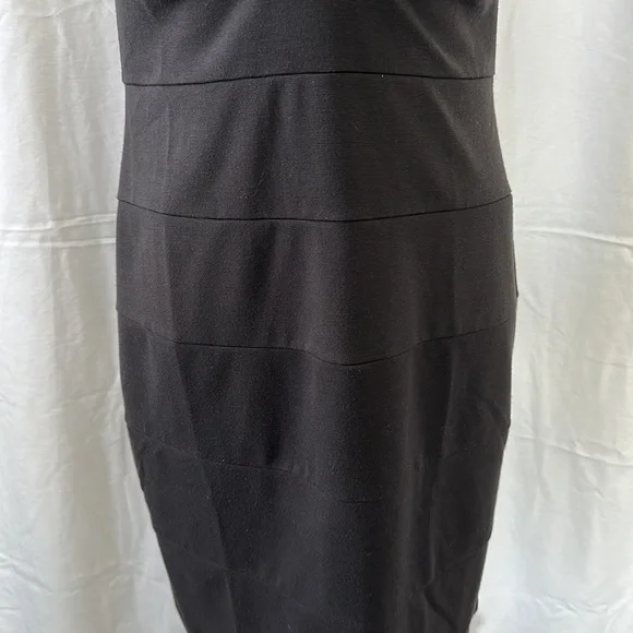 Black Sleeveless Bodycon Dress - Picture 3 of 5
